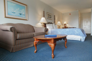 Queen Guest Room with sitting area and bed